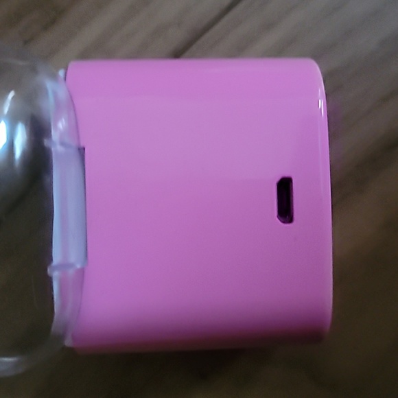 Pink earbuds. Can be used with both androids and iphones. - Picture 4 of 5